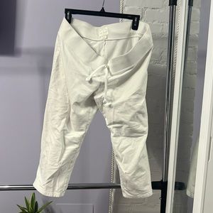Comfy white capris pants